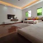 Spacieuse 2 Bedroom Apt Fast Wi-Fi