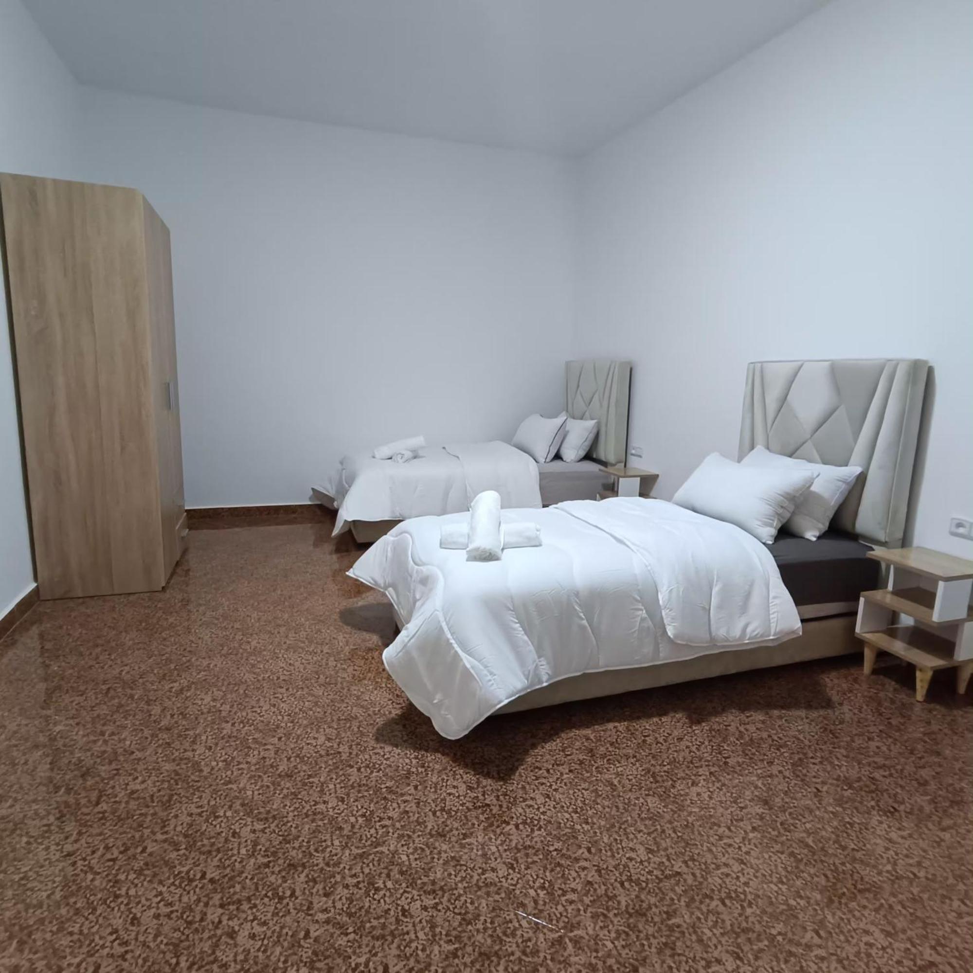 Spacieuse 2 Bedroom Fast Wi-fi Apartment
